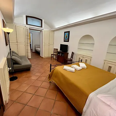 Le Campanelle - Apartment in Santa Chiara-3